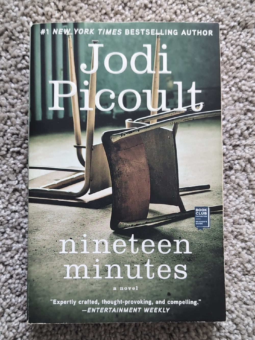 Jodi Picoult - Nineteen Minutes (Green Cover)